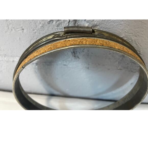 Vintage Metal Spring Tension Cork Lined Embroidery Hoop 5 Inch Crafting Sewing - Picture 9 of 11